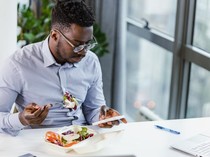 Curi Bekal Makan Siang Manager, Karyawan Ini Dipecat