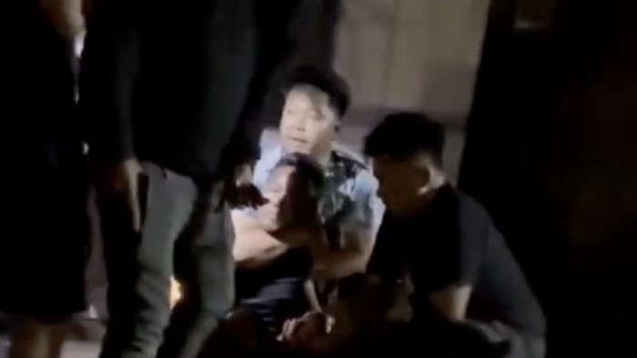 Detik-detik polisi menangkap Andi Gugun alias Akmal, sopir travel yang memperkosa, membunuh, dan membuang mayat penumpangnya di tebing Jalan Trans Sulawesi, Luwu Timur, Sulsel. Dokumen Istimewa
