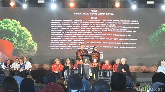 Eddy Santana Putra-Riezky Aprilia di Debat Pilgub Sumsel 2024.