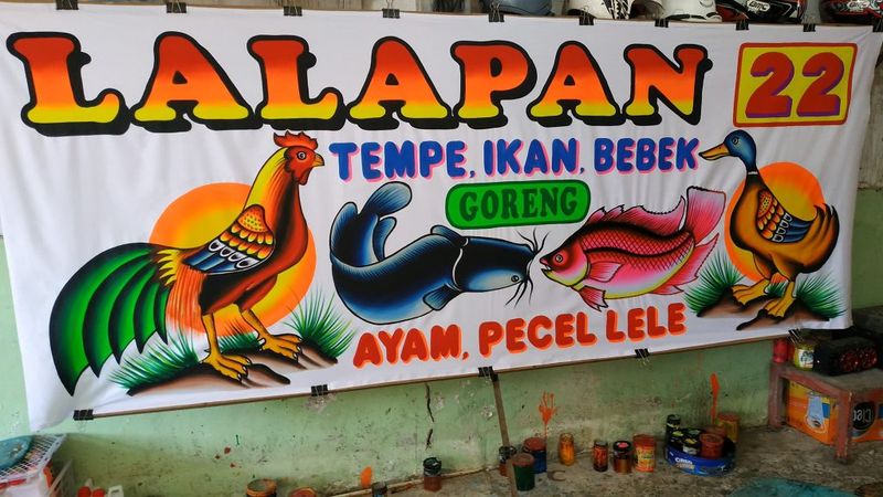 4 Fakta Menarik di Balik Spanduk Pecel Lele yang Nyentrik