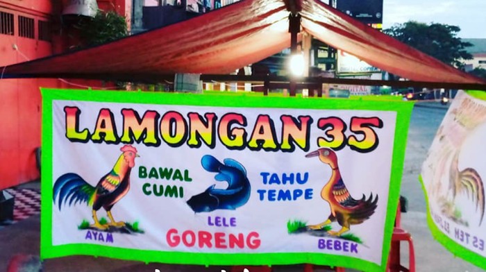 4 Fakta Menarik di Balik Spanduk Pecel Lele yang Nyentrik