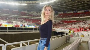 Potret Cantik Fefe Slinkert Pacar Nathan Tjoe-A-On yang Datang ke Jakarta