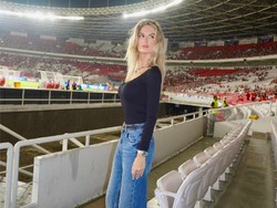 Potret Cantik Fefe Slinkert Pacar Nathan Tjoe-A-On yang Datang ke Jakarta