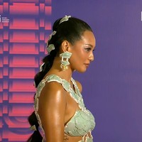 Gaun karya Toton ini merupakan bagian dari pameran koleksi Toton yang bertajuk sama di Jakarta Fashion Week 2025 beberapa waktu lalu.(Foto: Instagram/@asmaraabigail)