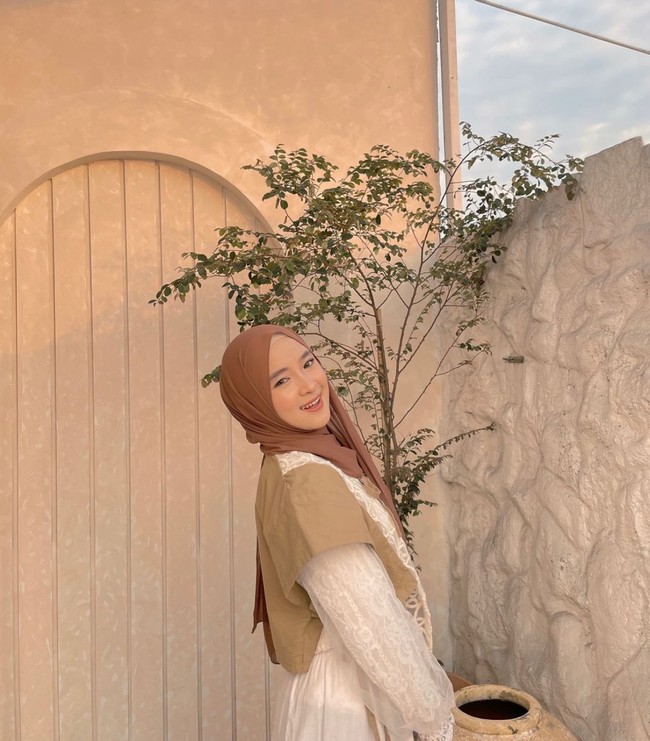 Pernikahan itu dilakukan di rumah Nissa di kawasan Jatiwaringin, Pondok Gede Bekasi, Kamis malam 4 Juli 2024 bada Isya.”Di rumah Khairunisa yang di Jatiwaringin, 4 juli hari Kamis, Kamis malam Jumat, abis Isya. Setelah unsur-unsur sudah memenuhi syarat dilaksanakan, kata Ahmad Sumroni ditemui di kantornya, Pondok Gede, Bekasi, Jawa Barat pada Kamis (21/11/2024). Foto: Dok. Instagram @nissa_sabyan.