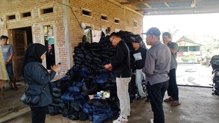 Heboh temuan 10.000 paket sembako di Bone. Dokumen Istimewa