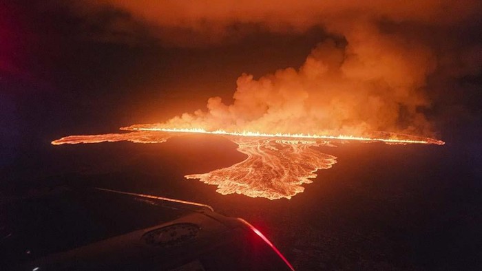 A new volcanic eruption that started on the Reykjanes Peninsula in Iceland, Wednesday, Nov.20, 2024. (AP Photo/Marco di Marco)