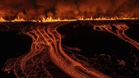 Kota Grindavik, yang sebelumnya dihuni 4.000 orang, masih kosong sejak evakuasi pada Desember tahun lalu.  