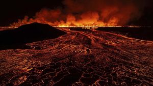 Potret Mengerikan Lava Panas Gunung Berapi di Islandia