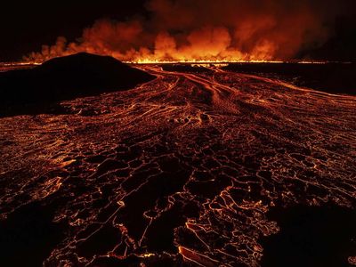 Potret Mengerikan Lava Panas Gunung Berapi di Islandia