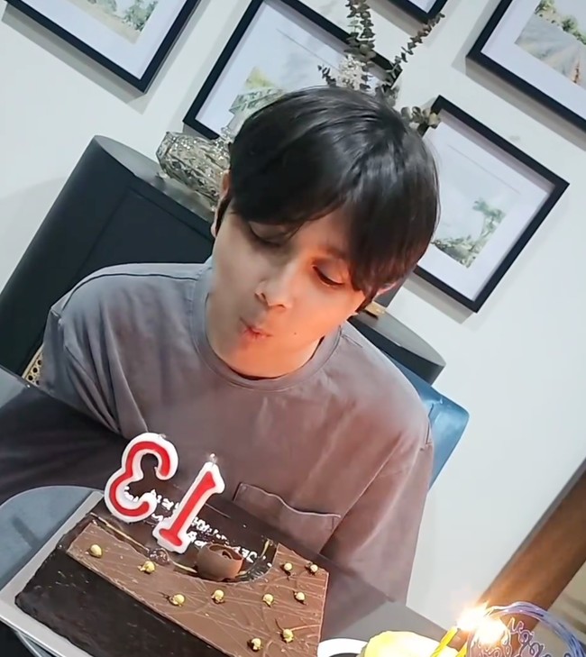 Mewarisi darah keturunan Inggris dari Wulan, Jeremiah memiliki paras blasteran yang tampan. Tak sedikit yang memuji ketampanan Jeremiah tersebut. Foto: Instagram/@wulanguritno