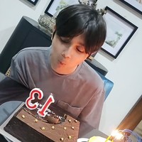 Mewarisi darah keturunan Inggris dari Wulan, Jeremiah memiliki paras blasteran yang tampan. Tak sedikit yang memuji ketampanan Jeremiah tersebut. Foto: Instagram/@wulanguritno