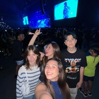 Sudah semakin besar, tinggi Jeremiah bahkan sudah mengalahkan sang mama. Bersama ibu dan kedua kakaknya, Shalom Razade dan London, Jeremiah juga terlihat ikut menonton konser Bruno Mars yang digelar beberapa waktu lalu. Foto: Instagram/@wulanguritno