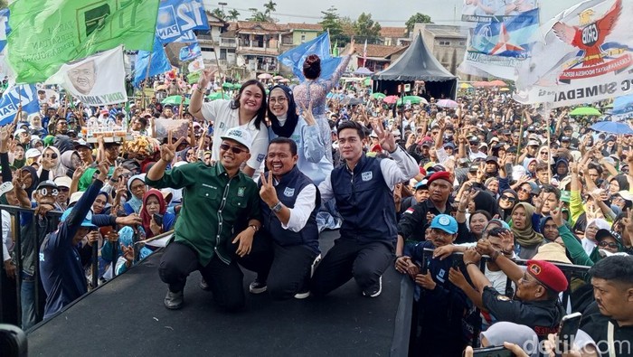 Kampanye Akbar Paslon Dony-Fajar di Lapangan Gudang, Sumedang, Kamis (21/11/2024).
