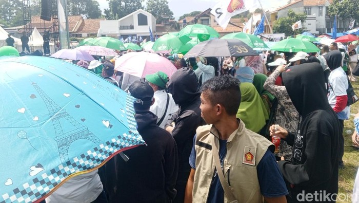 Kampanye Akbar Paslon Dony-Fajar di Lapangan Gudang, Sumedang.