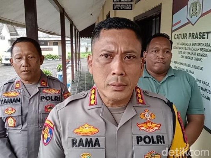 Kapolresta Banyuwangi Kombes Rama Samtama Putra