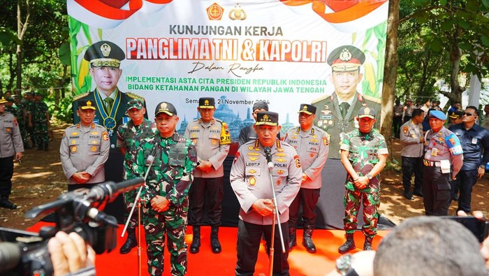 Kapolri dan Panglima TNI Tinjau Lahan Program Ketahanan Pangan di Jateng