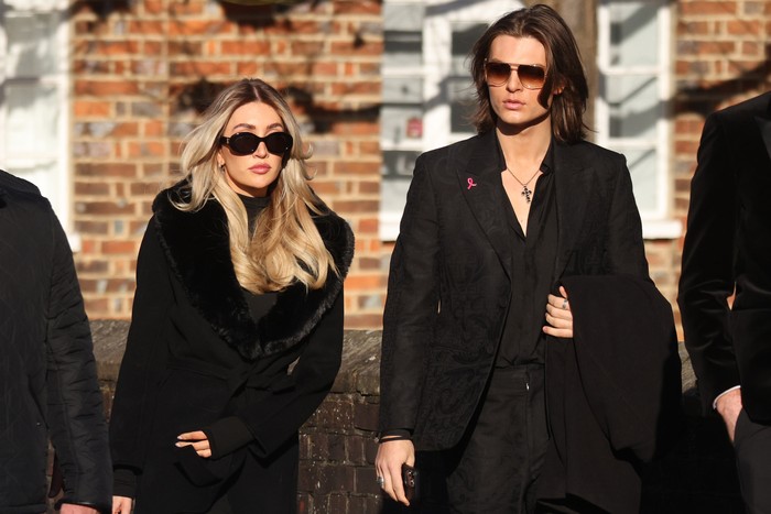 AMERSHAM, ENGLAND - NOVEMBER 20:  Kate Cassidy and Damian Hurley attend the funeral for singer Liam Payne, former member of One Direction  on November 20, 2024 in Amersham, United Kingdom. Former One Direction star Liam Payne's private funeral in Amersham has been widely anticipated to draw celebrities and fans alike, wishing to pay their final respects. The singer died after falling from a hotel balcony in Buenos Aires on October 16. (Photo by Dan Kitwood/Getty Images)