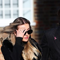 Penampilan Kate Cassidy, kekasih mendiang Liam Payne menjadi perhatian publik saat menghadiri pemakaman sang penyanyi, Rabu (20/11/2024). Foto: REUTERS/Toby Melville