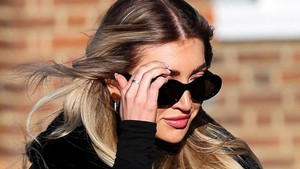 Kate Cassidy disarankan berbusana yang lebih sopan untuk momen tersebut. Foto: REUTERS/Toby Melville 