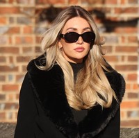 Berlangsung di gereja St Mary’s Church Amersham, Inggris, upacara perpisahan dihadiri oleh keluarga, teman dekat, dan mantan rekan satu band One Direction seperti Harry Styles, Louis Tomlinson, Zayn Malik, dan Niall Horan.  Tamu mengenakan busana serba hitam, termasuk Kate Cassidy. Foto: Getty Images/Dan Kitwood