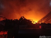 Video Kebakaran Hebat Gudang di Kawasan Industri Terboyo Semarang