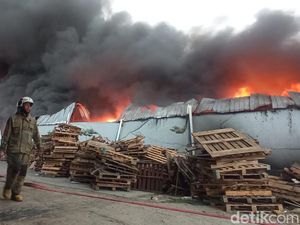 Gudang di Kawasan Industri Terboyo Terbakar Hebat!