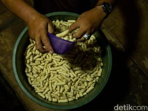Kerupuk Atom Si Bolang Oleh-oleh Anambas Dipasarkan Lewat Internet