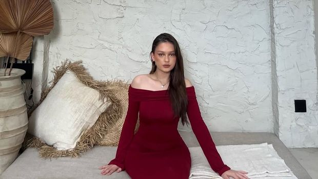 Kimberly Angela diisukan dekat dengan Teuku Ryan.
