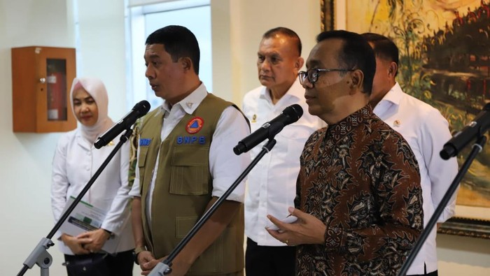 Konferensi pers terkait Rapat Koordinasi Tingkat Menteri Percepatan Penanganan Pasca Bencana Erupsi Gunung Lewotobi Laki-laki dan Konflik Sosial di Kabupaten Flores Timur, Kantor Kemenko PMK, Jakarta pada Rabu (20/11). (IST)