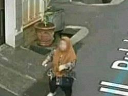 Lagi Apes, Aksi Kocak Ini Terekam Google Street View