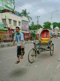 Kejadian random bisa terjadi kapan saja. Sialnya, momen mereka terabadikan di Google Street View. Ya, mau gimana lagi.