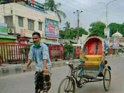 Lagi Apes, Aksi Kocak Ini Terekam Google Street View