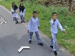 Kumpulan Orang Random di Google Street View, di Luar Nurul