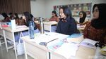 Melihat Proses Belajar Mengajar di Sekolah Pertama Berlabel Franc Education
