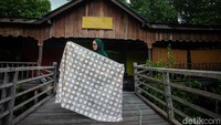 Batik-batik ini pun telah mengikuti serangkaian pameran yang berada di Semarang Jawa Tengah. Selain pameran batik Genting Pulur ini juga rutin dipasarkan melalui Instagram dan WA.