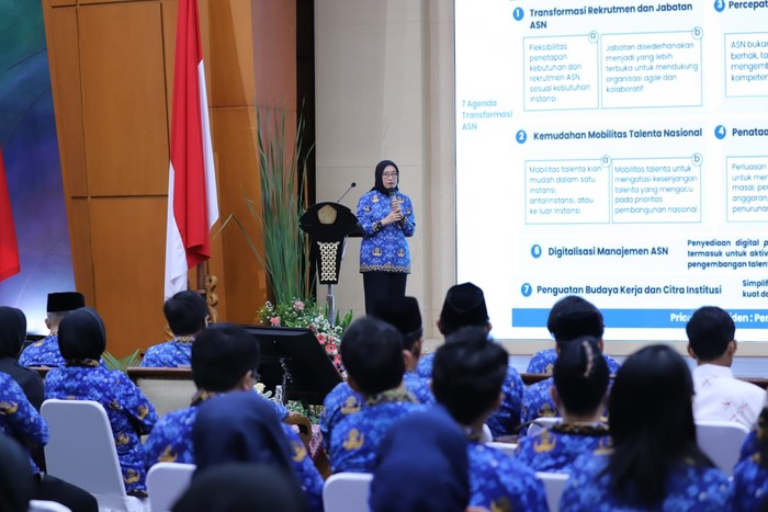 Menteri Pendayagunaan Aparatur Negara dan Reformasi Birokrasi (MenPAN-RB) Rini Widyantini mengajak Korps Pegawai Republik Indonesia (Korpri) untuk bersama-sama mewujudkan aparatur sipil negara (ASN) yang unggul demi kemajuan RI.
