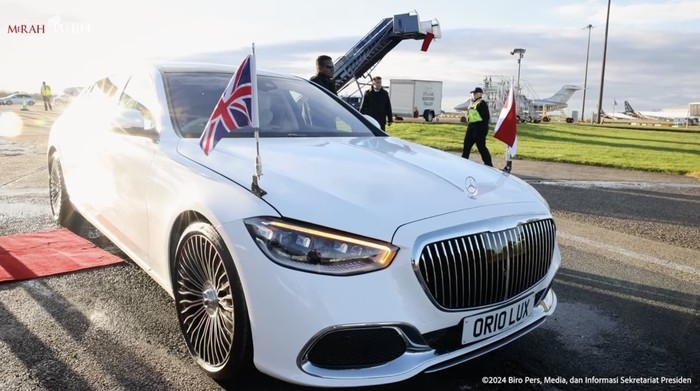 Mercedes-Maybach Putih Jemput Prabowo di London