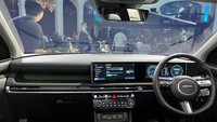 Geser ke bagian interior, terdapat dua Panoramic Curved Display yang masing masing berukuran 12,3 inci yang memberikan akses mudah ke informasi penting dan hiburan. Foto: Luthfi Anshori/detikOto