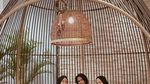 Cantiknya Gaya Nissa Sabyan saat Ngopi dan Makan Es Krim