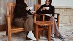 Cantiknya Gaya Nissa Sabyan saat Ngopi dan Makan Es Krim
