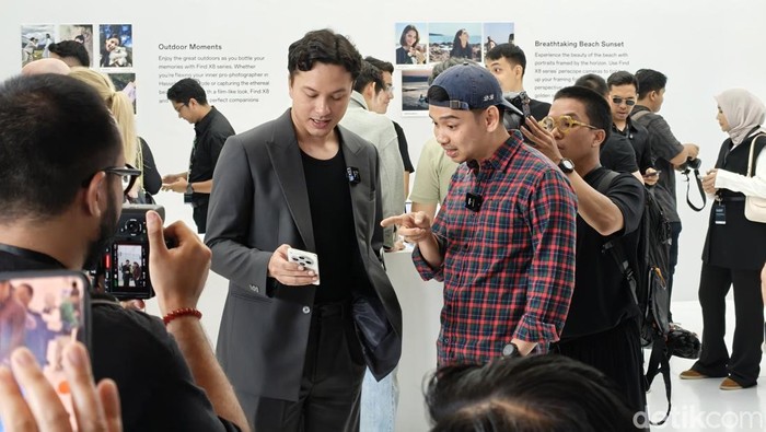 Peluncuran global Oppo Find X8 Series di Sanur, Bali berlangsung semarak pada Kamis siang (21/12/2024). Tak hanya  kalangan media, tech reviewer dan public figure turut menghadiri.