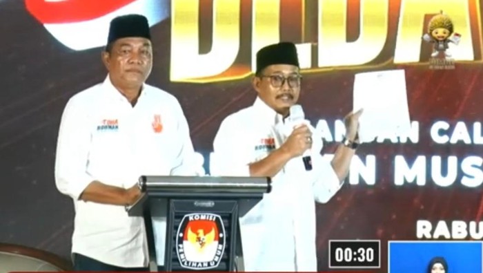 Paslon Toha-Rohman di Debat Pilkada Musi Banyuasin 2024.
