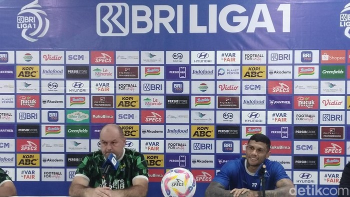 Pelatih Persib Bojan Hodak dan Ciro Alves.
