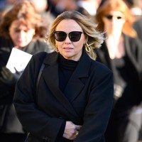 Saat pemakaman Liam Payne, Cheryl tak hadir sendirian. Teman-temannya di Girls Aloud juga tampak hadir yaitu Kimberley Walsh dan Nicola Roberts. Foto: WireImage/Karwai Tang