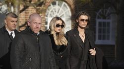Potret Pacar Liam Payne di Pemakaman, Dikritik Gegara Rok Belahan Tinggi