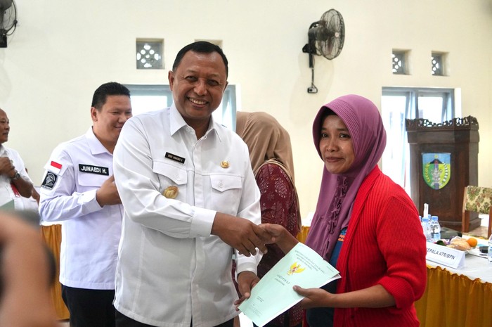 Pemkab Kediri Bagikan Sertifikat PTSL di 2 Desa