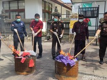 Kejari Gianyar Hancurkan Barang Bukti HP, Narkoba, hingga Senjata Tajam