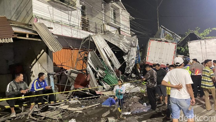Penampakan truk yang picu kecelakaan di Ngaliyan Semarang, Kamis (21/11/2024).