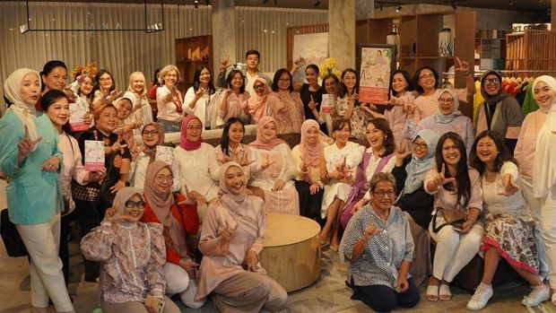 Penulis Buku Grooming to Success-Rahasia Tampil Menarik dan Percaya Diri, Coach Lika.